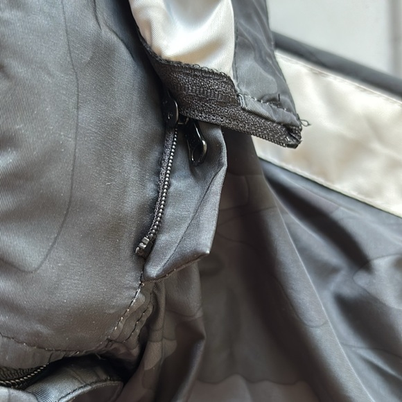 New RVCA camo windbreaker size XS - Picture 5 of 6